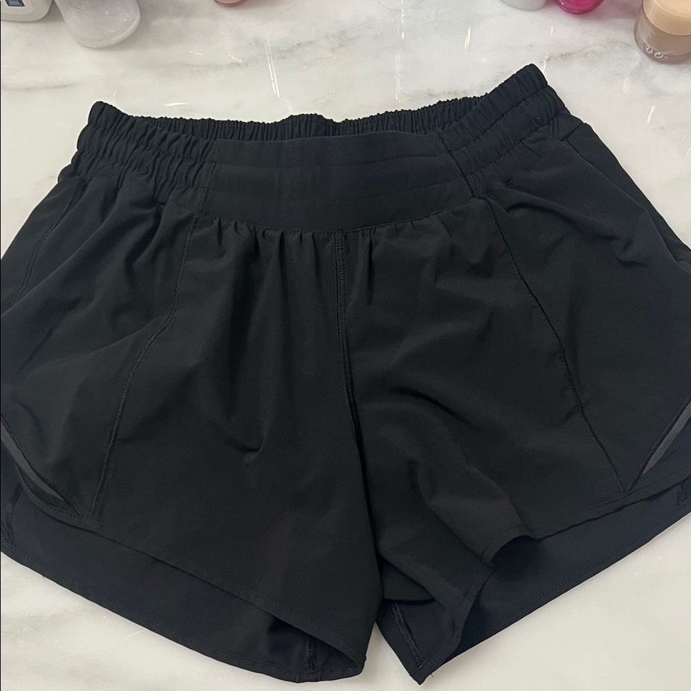 Black Women’s Lululemon Hotty Hot Shorts 4inch
